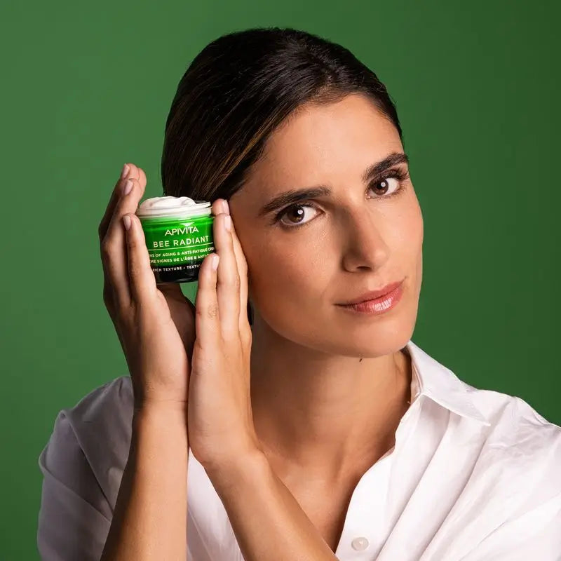 APIVITA Crème anti-âge et anti-fatigue radieuse à la pivoine blanche et à la propolis brevetée