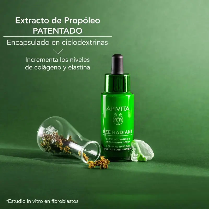 APIVITA Sérum éclaircissant et anti-fatigue à la pivoine blanche et à la propolis brevetée.