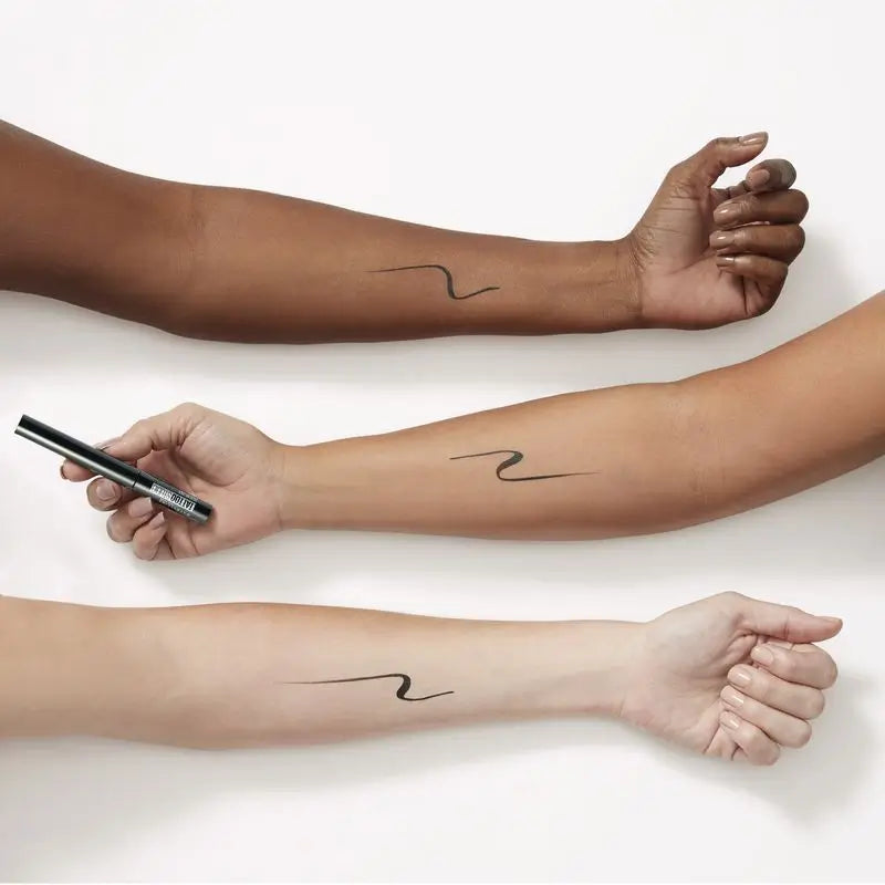 Maybelline New York Tattoo Liner Eyeliner semi-permanent avec pinceau Teinte 710 Inked Black, Noir
