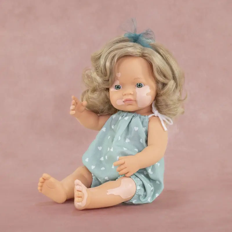 Poupée Miniland blonde foncée avec vitiligo 38 cm Mes amis et moi