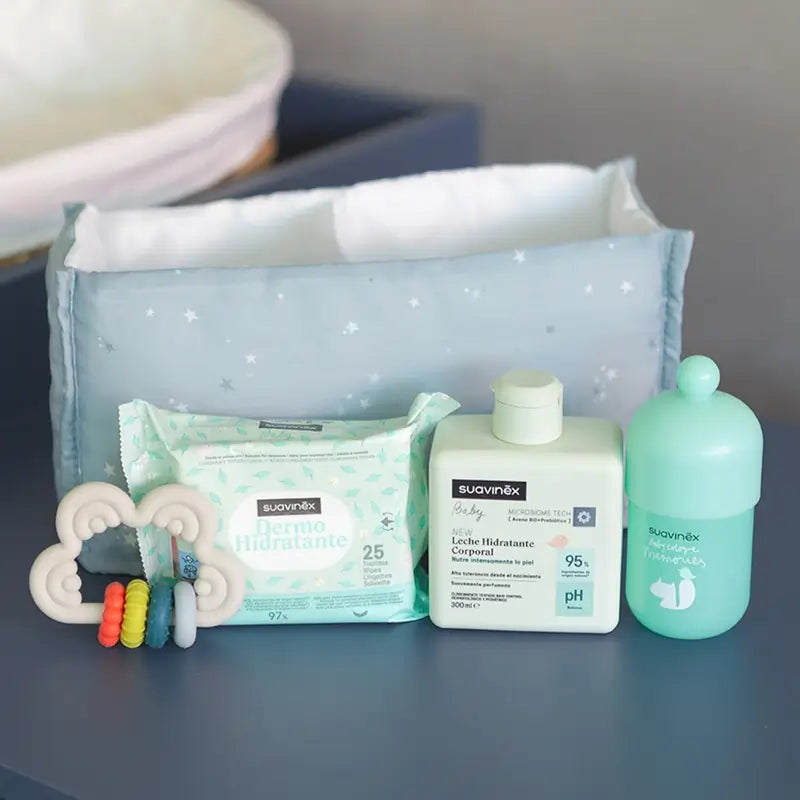 Suavinex Baby Gift Lait pour bébé 300 Ml + Mémoires de Cologne pour bébé 100 Ml + Lingettes + Jouet d'éveil, Bleu