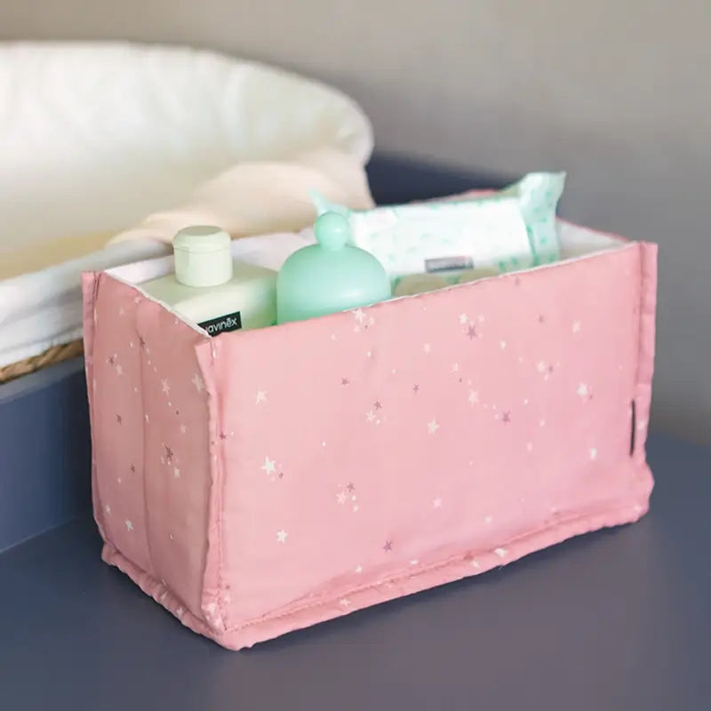 Suavinex Baby Gift Lait pour bébé 300 Ml + Mémoires de Cologne pour bébé 100 Ml + Lingettes + Jouet d'éveil, Rose