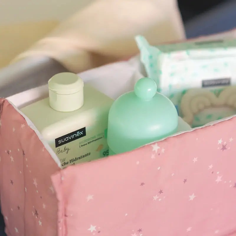Suavinex Baby Gift Lait pour bébé 300 Ml + Mémoires de Cologne pour bébé 100 Ml + Lingettes + Jouet d'éveil, Rose