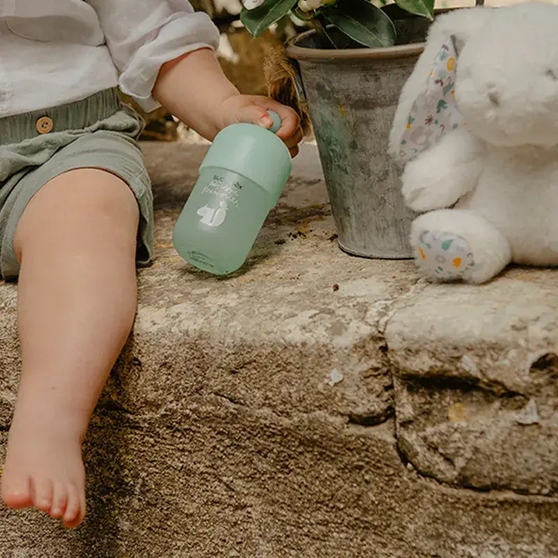 Suavinex Baby Gift Lait pour bébé 300 Ml + Mémoires de Cologne pour bébé 100 Ml + Lingettes + Jouet d'éveil, Rose