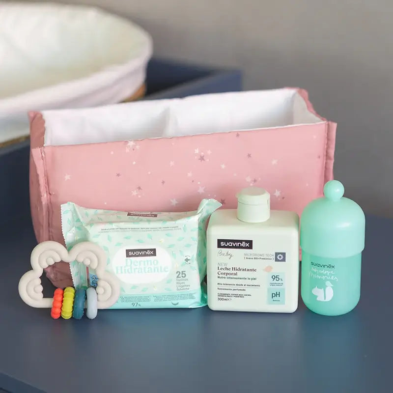 Suavinex Baby Gift Lait pour bébé 300 Ml + Mémoires de Cologne pour bébé 100 Ml + Lingettes + Jouet d'éveil, Rose